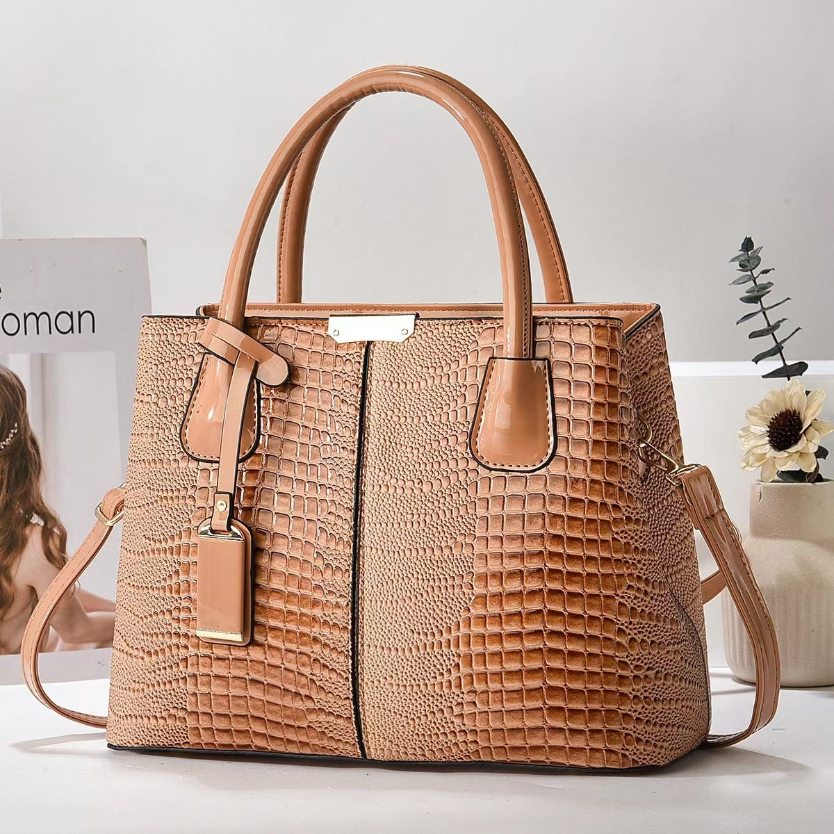 Fashionable And Textured Large-capacity Women's Handbag